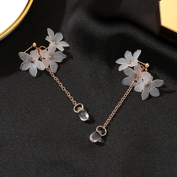 Jewelry - 3/$20 New Acrylic Gold Flower Dangle Earrings